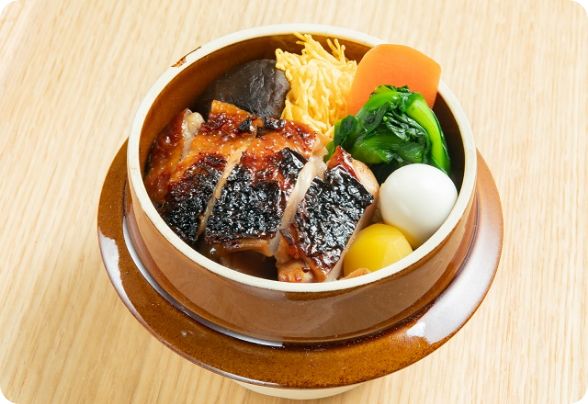 鶏照り焼き釜めし<br><span class='u-fw-400'>※実際の容器とは異なります。</span>